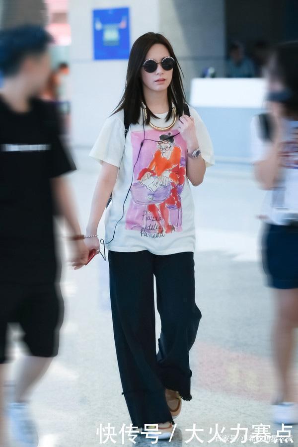 清纯|阿娇终于看开了,剪短发穿休闲装不再“装成熟”,反而美得很清纯