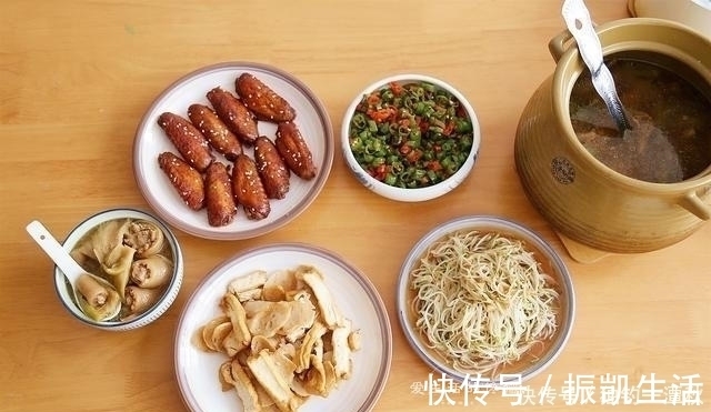 晚餐|家有老有小的晚餐,在朋友圈走红了,花钱少,吃得好,从不点外卖