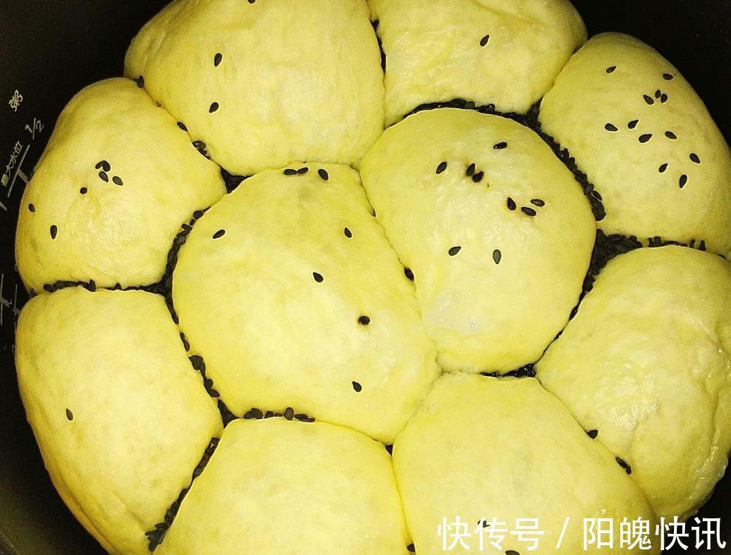 面粉|电饭煲蛋糕做完了，咱再来做电饭煲面包，蓬松柔软还拉丝，太香了