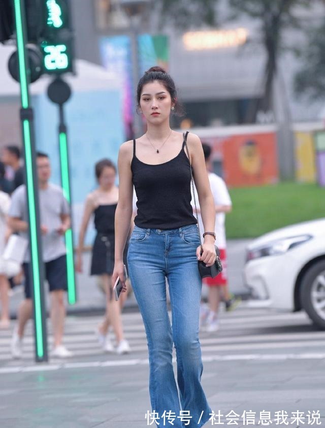 搭配 紧身的鲨鱼裤设计更加具有时尚感,搭配出曼妙身姿,都很好看!