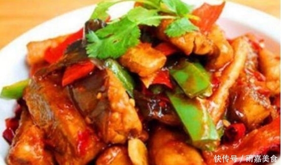 特别下饭的几道美食,每道都蒜苗炒油豆腐,一上桌就抢吃