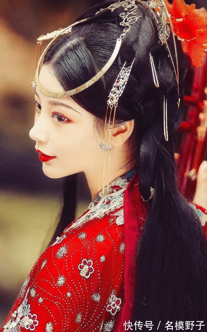 王维#王维很经典的一首诗,短短4句气象无限,康震评:李白也不如他