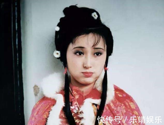 黛玉!贾母最爱的是薛宝琴雪中赏红梅,你看林黛玉穿啥衣服