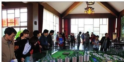 还贷款|有45万存款没房，有价值90万住房没存款，谁的日子过得更潇洒？