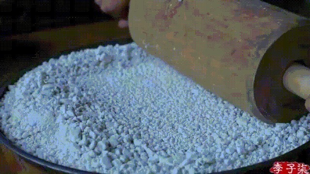 衣服|如果说李子柒的生活对我们不切实际，那她穿的衣服我们倒能学学