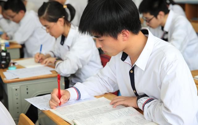 基础知识|初中学习成绩跟不上，往往是基础知识掌握不牢，学生可要抓住重点