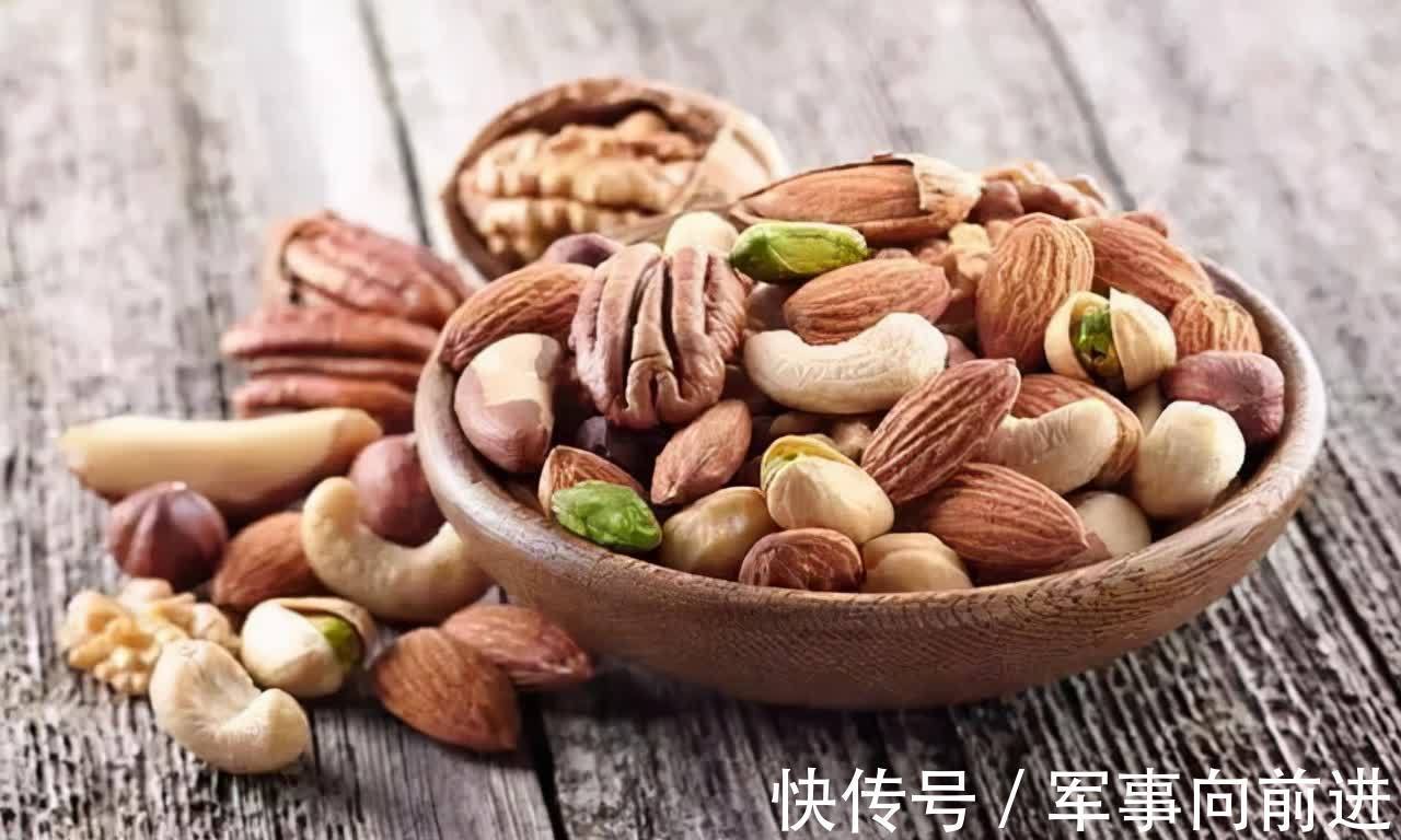 坚果|到了中年，要想提高免疫力，医生告诉你：这四种食物可以尝试多吃