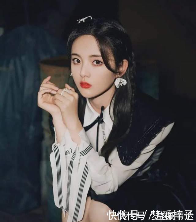 发型|丸子头已经不流行了,今年这几种发型是真火,简单大方显脸小