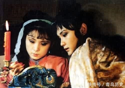 故事里|难怪只有晴雯会补雀金裘, 你看她的后台是谁!