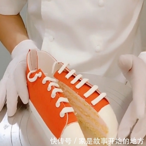 糕点师|糕点师被AJ气疯了，用刀直接切成两半，网友：现在滴血