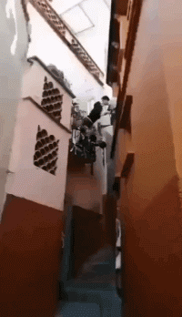 |搞笑GIF段子:还有试床员这么搞笑的职业?要不要找我去跟妹子测试呢?