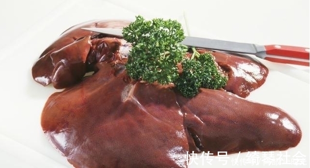 血管|血管为什么一年比一年堵？常吃2种食物，给血管“洗洗澡”