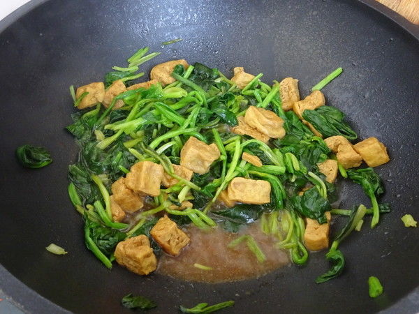 不管你有多懒,炒之前千万要把这种蔬菜焯水,否则吃了会伤身体