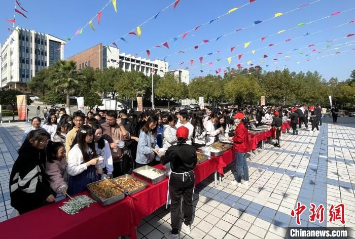 鱼儿|湖北一职院湖塘拉网捕鱼 师生免费吃