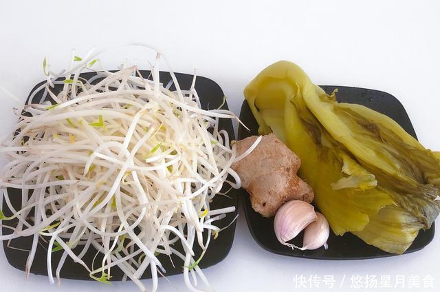 酸爽|绿豆芽和酸菜一起炒,酸爽开胃,风味独特,这也是小时候的味道