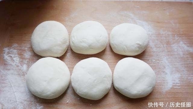 馅饼|家常菜:韭菜鸡蛋馅饼每一口都有鲜嫩劲儿