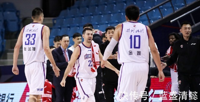 张德贵|CCTV5直播!CBA黑马挑战广东宏远,张庆鹏出谋划策,冲击4连胜!