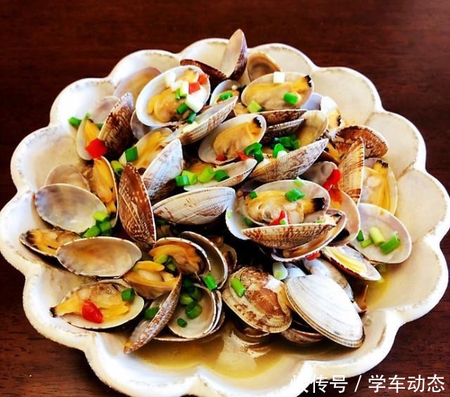 洗蛤蜊时，只加盐是错的！多加这一样，蛤蜊大喘气，把沙吐个精光