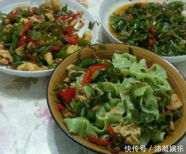 领导来家吃饭,婆婆只做一碗面条招待,端上桌领导笑开了花!