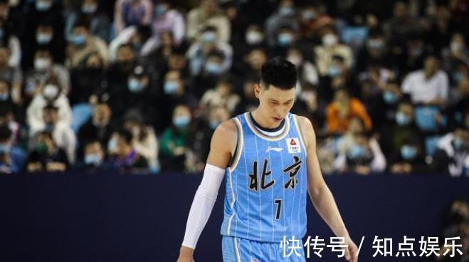 赵岩昊|4中0全场0分+5失误,末节遭弃的林书豪,达不到CBA外援的水准?