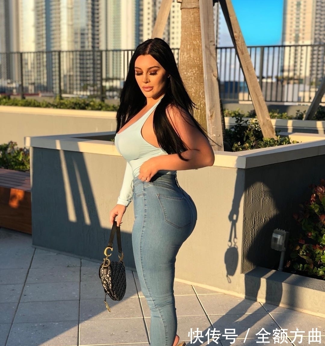 社交平台|长相甜美的瑞典模特，曲线的身姿，堪比美国红人金·卡戴珊