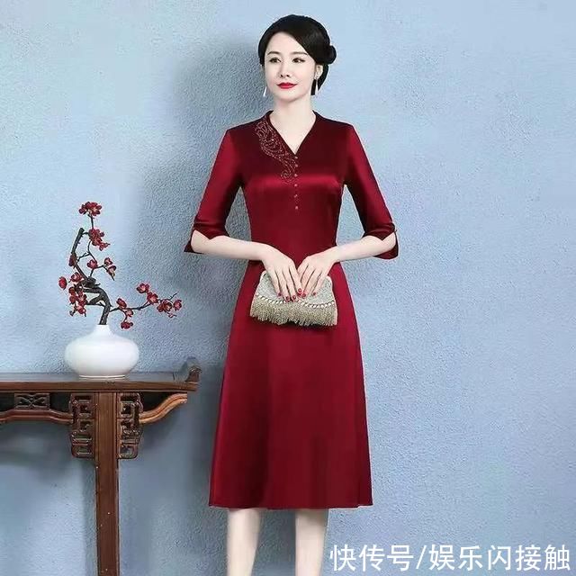 提升|妈妈喜庆装穿搭!提升整体气质，简单来说就是“哪里好看露哪里”