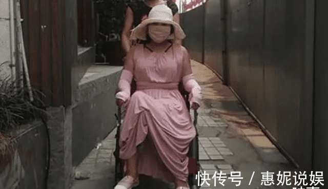 奥美定|“粉红宝宝”:为了美13年整形200多次,如今只能坐在轮椅上