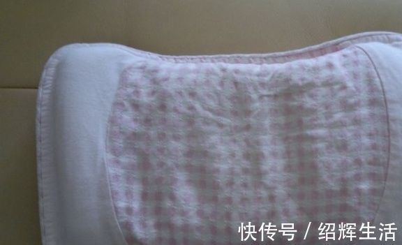 宝宝|宝宝多大才能使用枕头?这个时间父母别弄错,不然可能会伤害宝宝