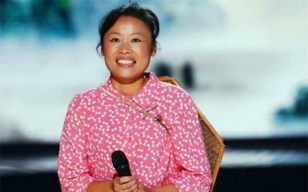 天差地别的王小丫和草帽姐一个低调无冕之王,一个浮夸遭人唾弃