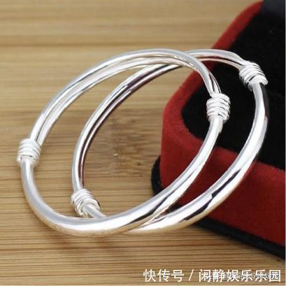 黄金|女人戴镯子金的好还是银的好,以下这几点,看完你就有数了
