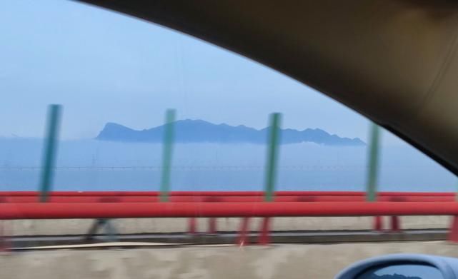 惊现|奇观！湖口鄱阳湖水域惊现“海市蜃楼”？湖面竟浮着一大片山！