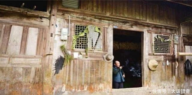 当初捐出价值八亿的金丝楠木木屋的贫困户,如今成了什么模样