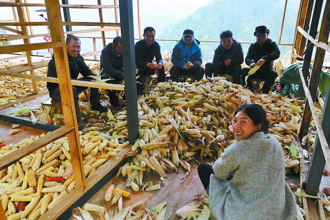  村民|这些人踏勘了一条梅里雪山的传统牧道，风景优美！还能让村民增收