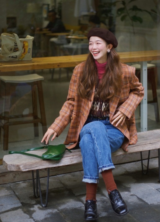 小白鞋|秋冬格纹西装怎么穿?4套直接套用的穿搭模板,不光养眼还很时髦