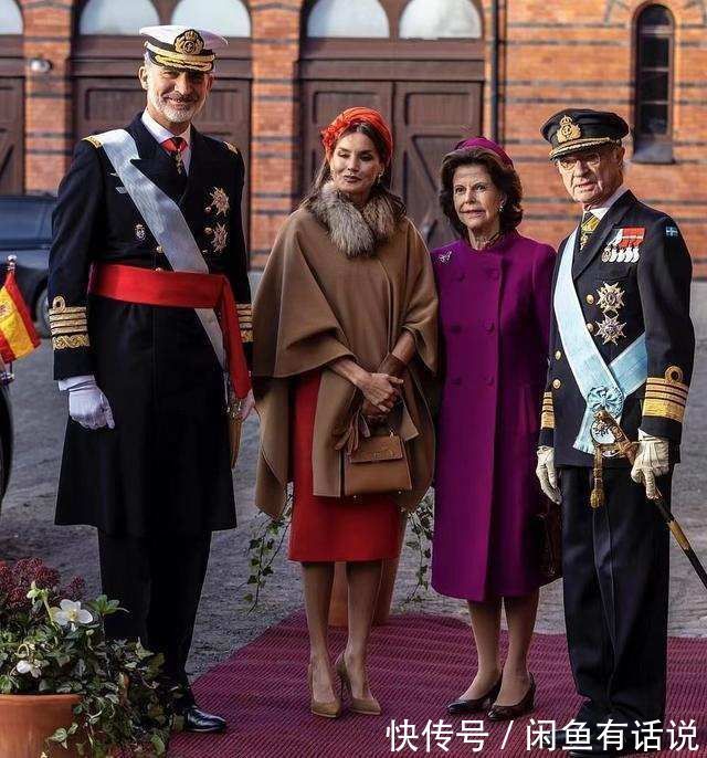 西班牙王后 西班牙王后不容易,红裙配毛领斗篷挺优雅,可光腿穿高跟也太冷了