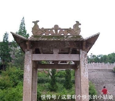 王士琦$此清官死后用草席下葬，300年后坟墓被发现，挖出10亿珍宝！