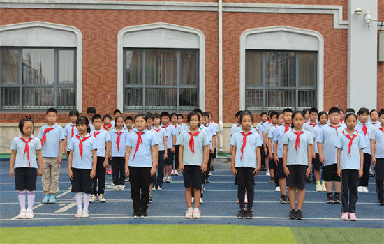 奥龙小学|奥龙小学开展“开学适应路队训练”新学期课程