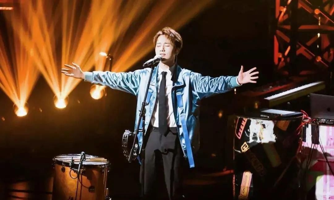 天空之城 他是最惨《中国好声音》冠军,再次参赛轻松夺冠,却依旧不火!