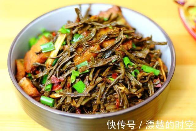 一家三口的晚餐，都是家常菜，一顿成本不到30元，吃得特舒心