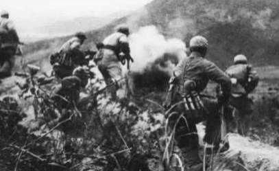 伪军|志愿军战士用一发子弹吓破敌胆，34名伪军成为俘虏，创造战场神话