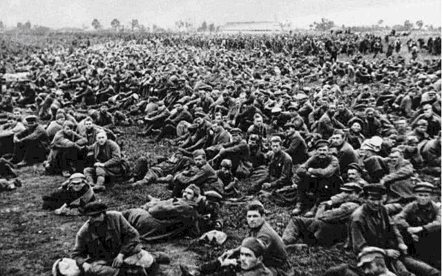 士兵|基辅会战中，60多万苏联士兵被俘虏，在德军手里，他们遭遇了什么