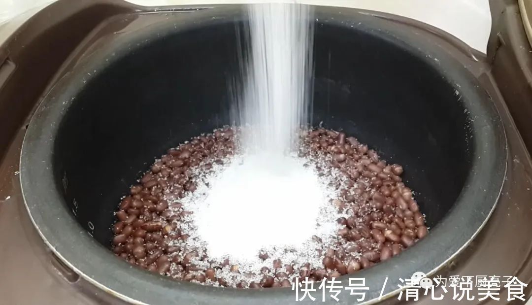 红豆饼又吃新吃法,不蒸不烤不油炸,松软又香甜,孩子爱吃不挑食