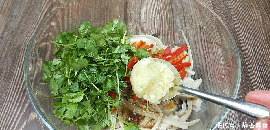 杏鲍菇|杏鲍菇的新吃法,一次做4根,看着诱人吃的过瘾,太有创意了