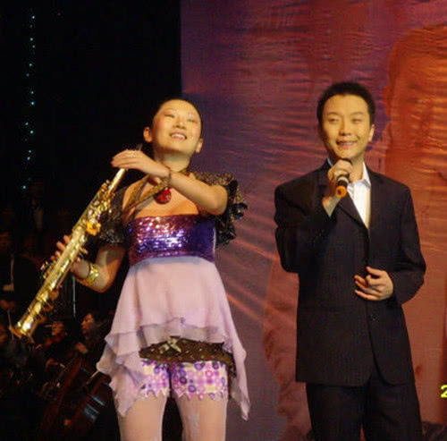 因穷放弃学业的他,28岁在星光大道走红,现在41岁还是单身