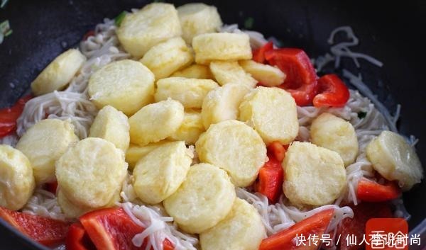 它和金针菇是“黄金搭档”,天冷焖一锅,吃到汤汁都不剩