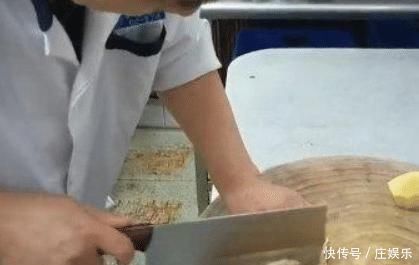 土豆|日本大厨向中国厨师下战书,面包薄如纸,中国厨师默默切土豆
