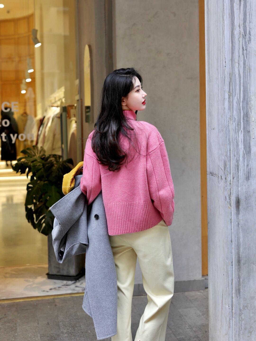 毛呢|冬天想要穿出高级感?一定要试一试灰色和粉色的搭配,高级又时尚!