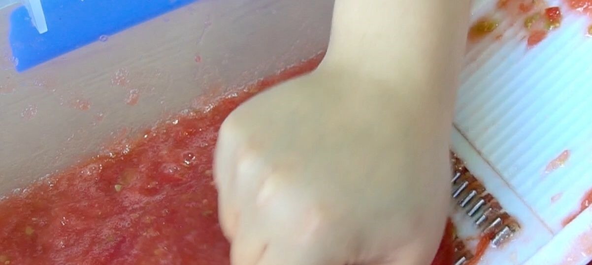 教你在家腌西红柿,1次腌10罐不够吃,做法简单,放12个月不会坏