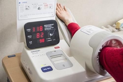 王大哥|降压药一旦开始吃，就不能停药？辟谣：这4种情况下可停