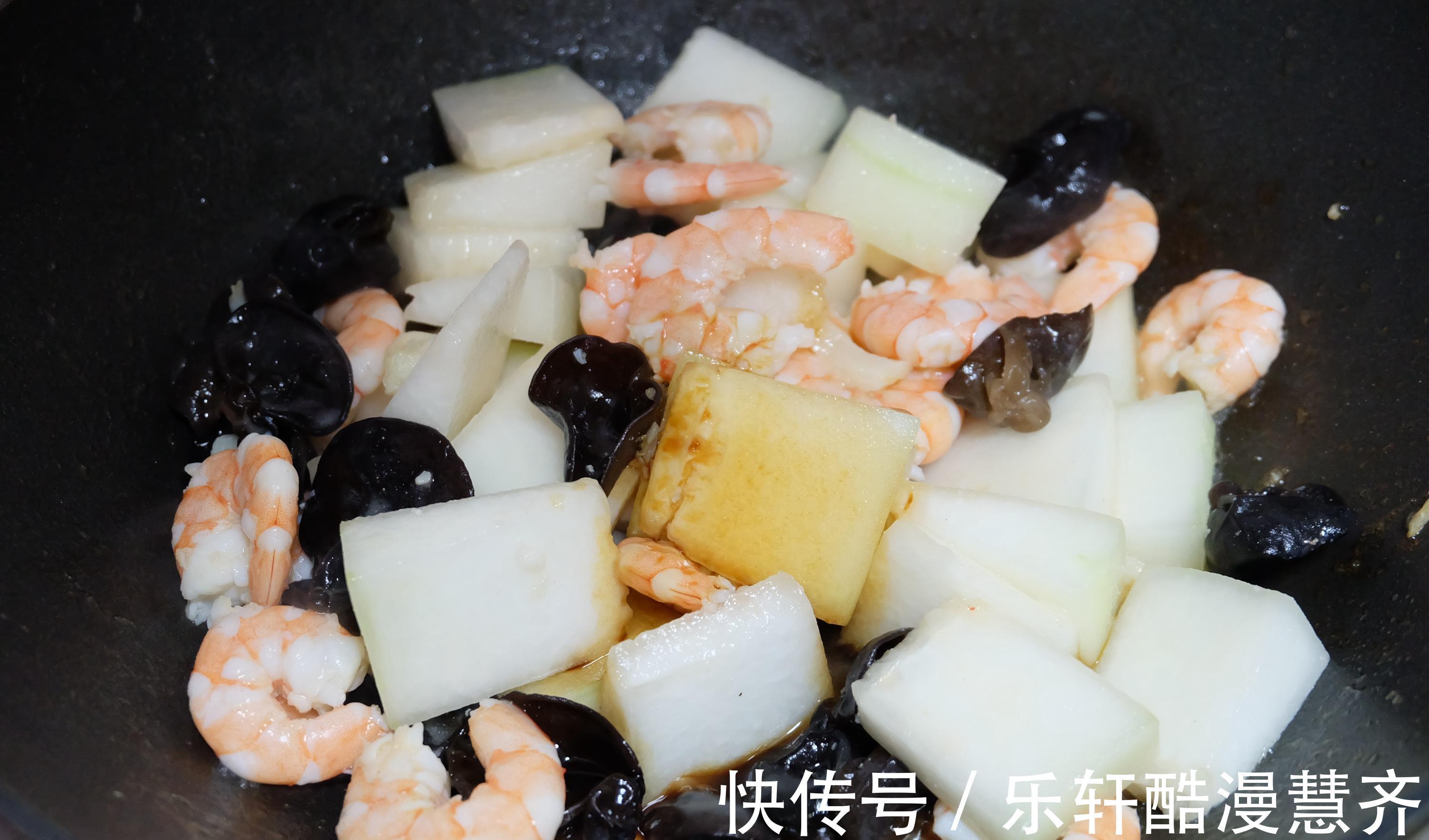 老少皆宜|夏天天热，试试这道家常菜，简单快手味道鲜美，清热祛湿营养健康